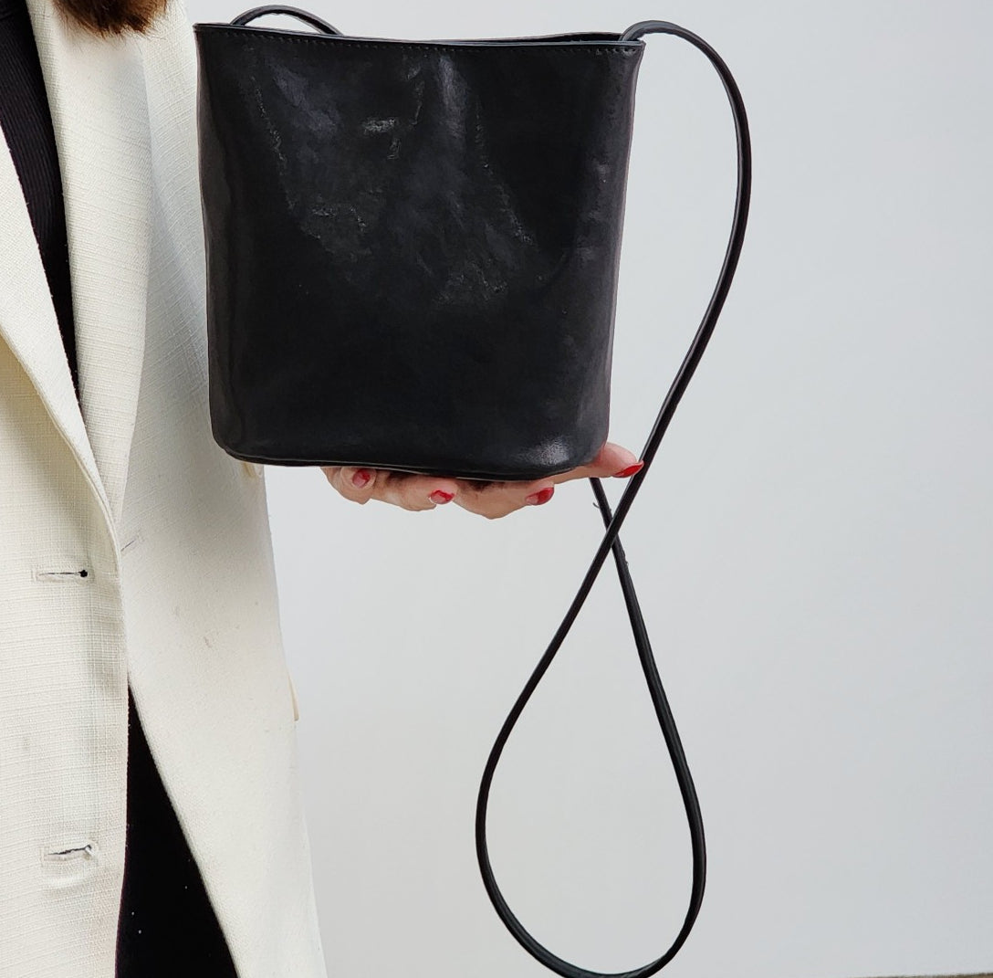 Malinsu soft faced water bucket armpit bag